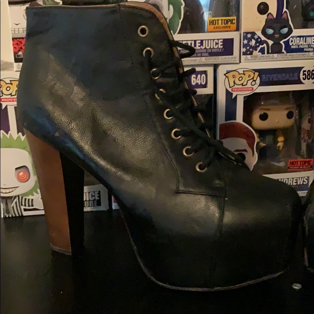 Used platform lita shoe